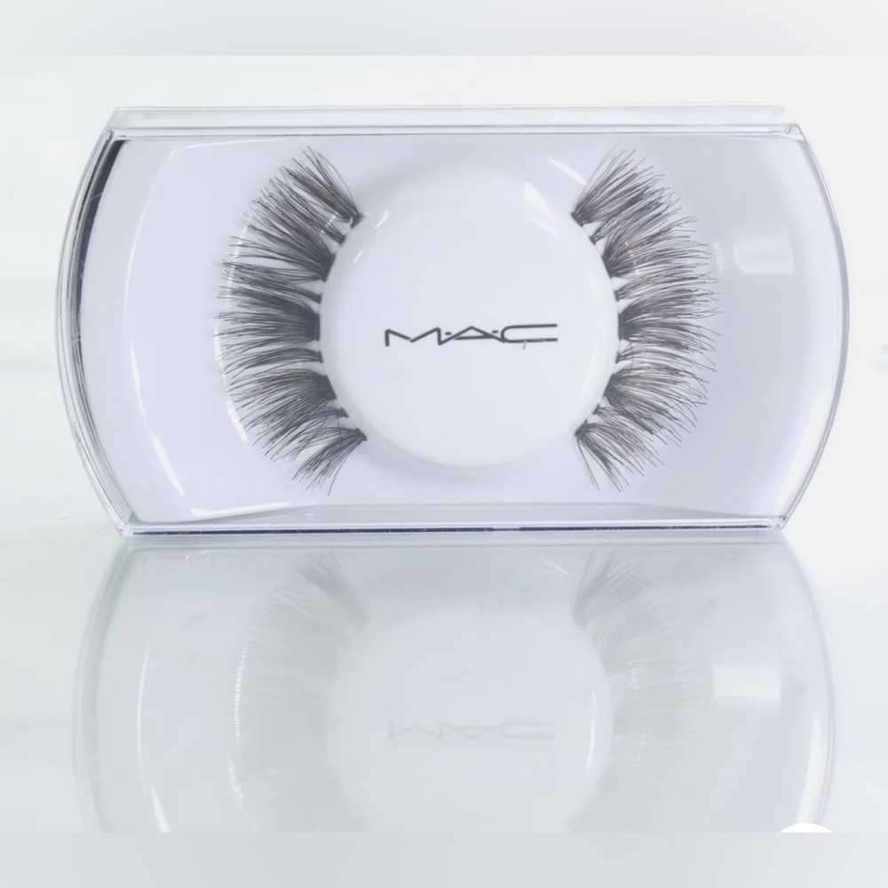 NEW M·A·C Cosmetics Lash Type 48 Show-Off Lash